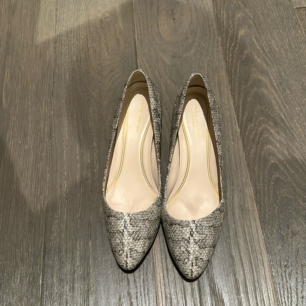 Cole Haan wedges - sz 9. Granad.0s sole.